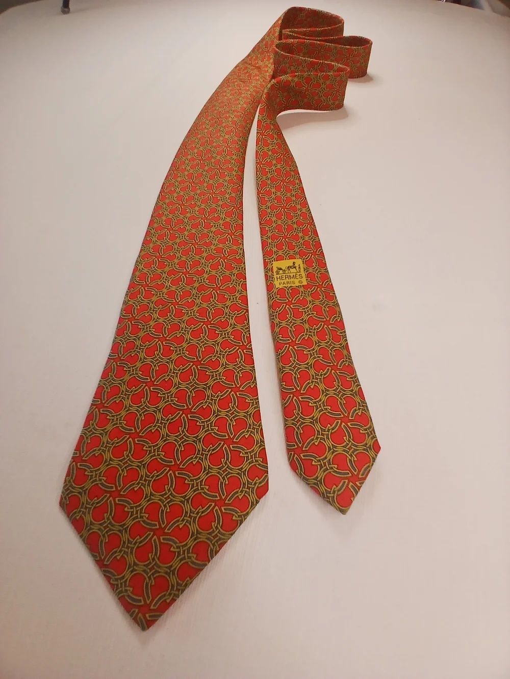 Vintage Hermes Paris 7581 SA Red with Interlocking Gold Horseshoe Chain France.